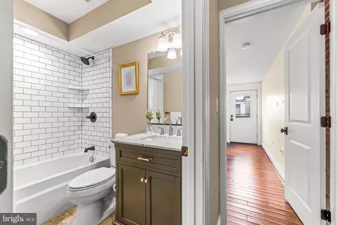 Entry Way - 615 S Decker Ave, Baltimore, MD 21224 photo 5 of 8