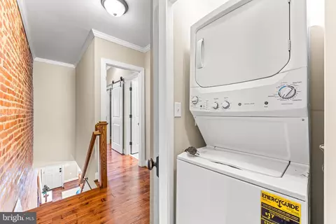 Entry Way - 615 S Decker Ave, Baltimore, MD 21224 photo 4 of 8
