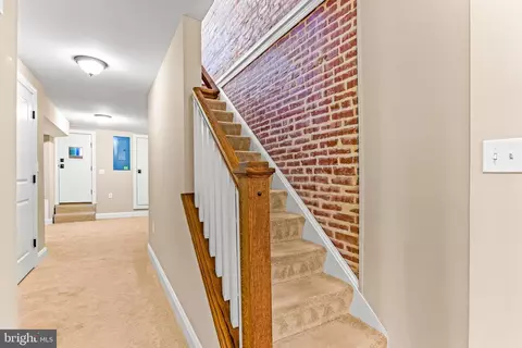 Entry Way - 615 S Decker Ave, Baltimore, MD 21224 photo 6 of 8