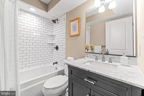 Bath - 615 S Decker Ave, Baltimore, MD 21224 photo 2 of 2