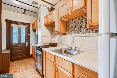 1906 Mount Royal Ter, Baltimore, MD 21217 photo 11