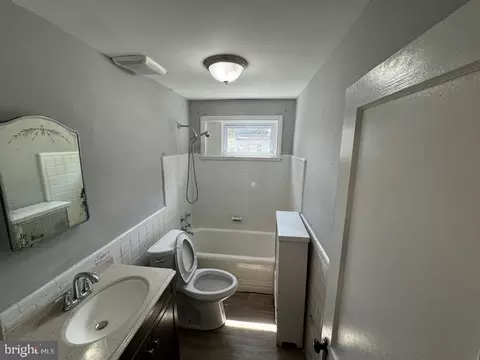 Bath - 5010 Chalgrove Ave, Baltimore, MD 21215 photo 1 of 1