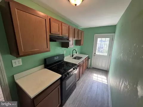 Entry Way - 5010 Chalgrove Ave, Baltimore, MD 21215 photo 1 of 3