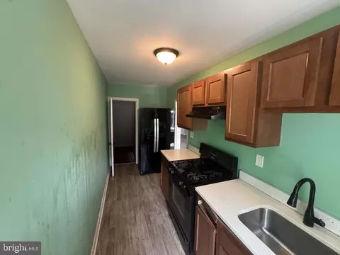 Entry Way - 5010 Chalgrove Ave, Baltimore, MD 21215 photo 2 of 3