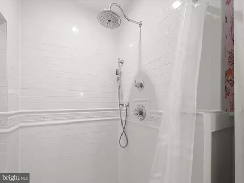 Bath - 1718 Webster St, Baltimore, MD 21230 photo 2 of 5