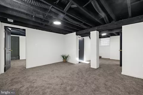 Entry Way - 1300 Walnut Ave, Baltimore, MD 21229 photo 2 of 3