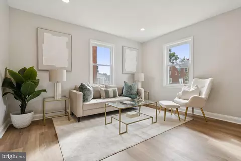 Living - 1014 Upnor Rd, Baltimore, MD 21212 photo 2 of 3
