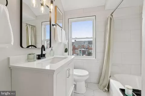 Bath - 1014 Upnor Rd, Baltimore, MD 21212 photo 2 of 3