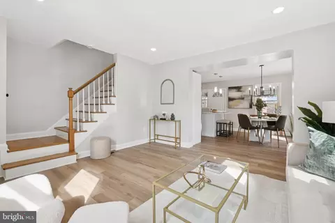Entry Way - 1014 Upnor Rd, Baltimore, MD 21212 photo 2 of 2