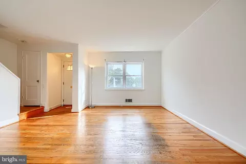Living - 808 Bradhurst Rd, Baltimore, MD 21212 photo 1 of 4