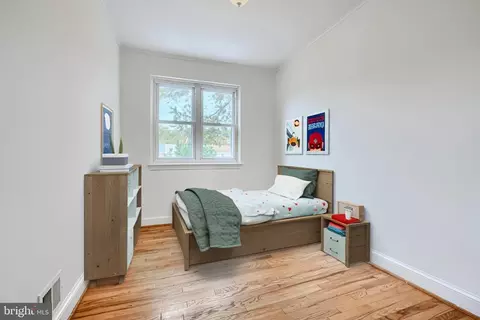 Bedroom - 808 Bradhurst Rd, Baltimore, MD 21212 photo 8 of 9