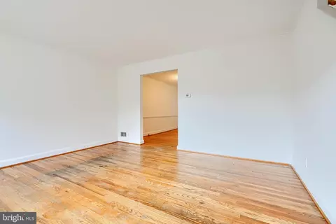 Living - 808 Bradhurst Rd, Baltimore, MD 21212 photo 3 of 4