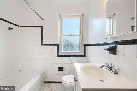 Bath - 808 Bradhurst Rd, Baltimore, MD 21212 photo 2 of 2