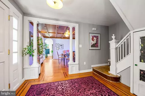 Entry Way - 337 E Hamburg St, Baltimore, MD 21230 photo 3 of 9