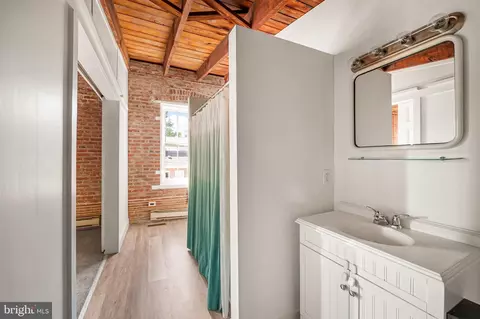 Bath - 337 E Hamburg St, Baltimore, MD 21230 photo 1 of 1