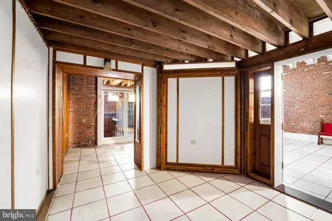 Entry Way - 337 E Hamburg St, Baltimore, MD 21230 photo 6 of 9