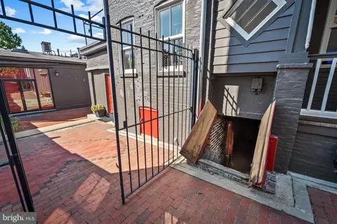 Exterior - 337 E Hamburg St, Baltimore, MD 21230 photo 9 of 11