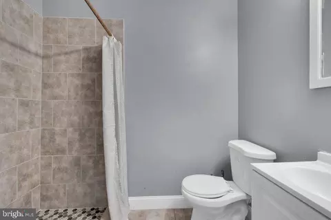 Bath - 2617 E Preston St, Baltimore, MD 21213 photo 2 of 4