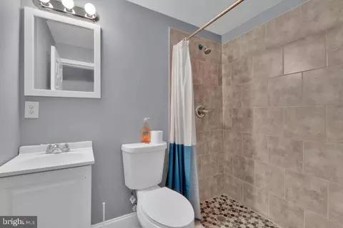 Bath - 2617 E Preston St, Baltimore, MD 21213 photo 1 of 4