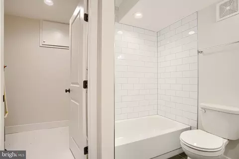 502 E Clement St, Baltimore, MD 21230 photo 16