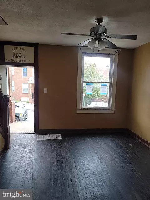 Living - 3011 Kenyon Ave, Baltimore, MD 21213 photo 1 of 2
