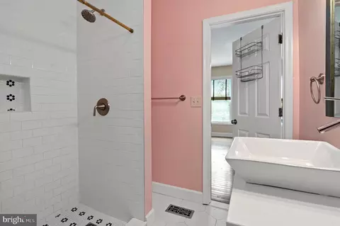 Bath - 348 Whitridge Ave, Baltimore, MD 21218 photo 5 of 5