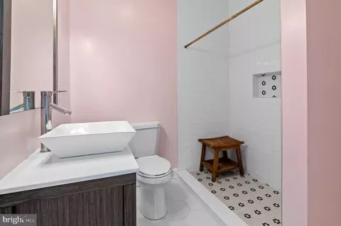 Bath - 348 Whitridge Ave, Baltimore, MD 21218 photo 4 of 5