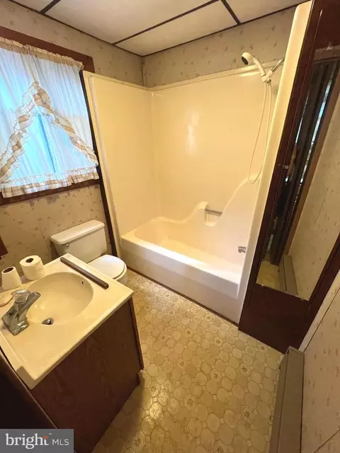 Bath - 223 S Regester St, Baltimore, MD 21231 photo 1 of 2