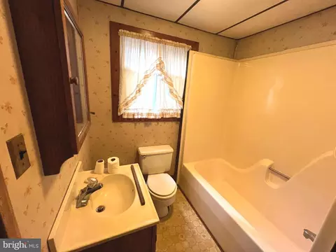 Bath - 223 S Regester St, Baltimore, MD 21231 photo 2 of 2