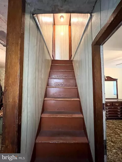 Entry Way - 223 S Regester St, Baltimore, MD 21231 photo 3 of 4