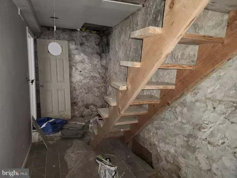 Entry Way - 2915 Violet Ave, Baltimore, MD 21215 photo 7 of 13