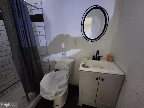 Bath - 2915 Violet Ave, Baltimore, MD 21215 photo 1 of 1