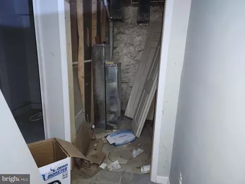 Entry Way - 2915 Violet Ave, Baltimore, MD 21215 photo 9 of 13