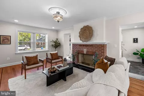 Living - 6300 Pinehurst Rd, Baltimore, MD 21212 photo 1 of 1