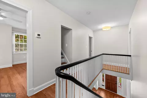 Entry Way - 6300 Pinehurst Rd, Baltimore, MD 21212 photo 6 of 9