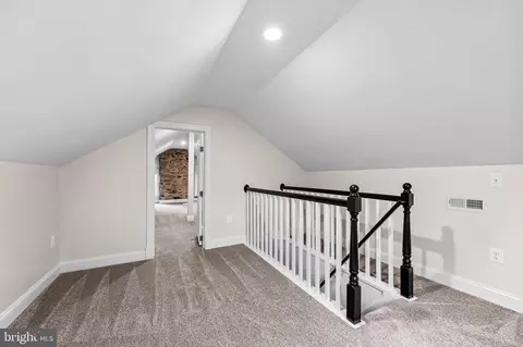 Entry Way - 6300 Pinehurst Rd, Baltimore, MD 21212 photo 8 of 9
