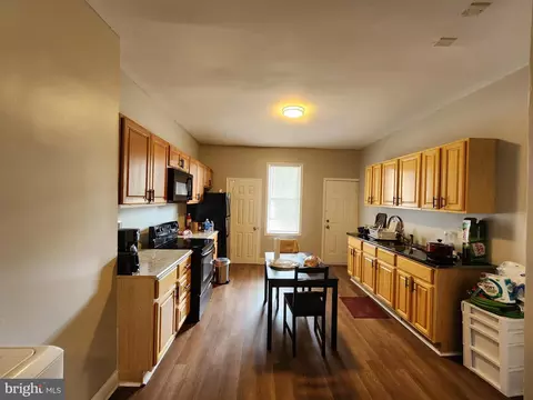 Entry Way - 1745 E Lafayette Ave, Baltimore, MD 21213 photo 3 of 6
