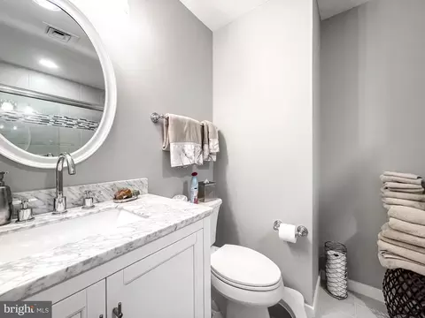 10 E Lee St #1806, Baltimore, MD 21202 photo 19