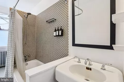 Bath - 2603 E Fairmount Ave, Baltimore, MD 21224 photo 1 of 1