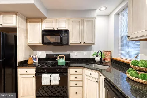 Kitchen - 46 E Fort Ave, Baltimore, MD 21230 photo 3 of 4