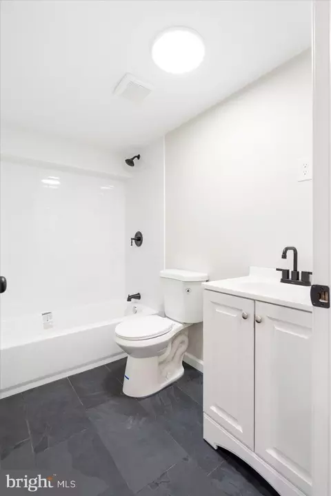 Bath - 5218 Cuthbert Ave, Baltimore, MD 21215 photo 5 of 6