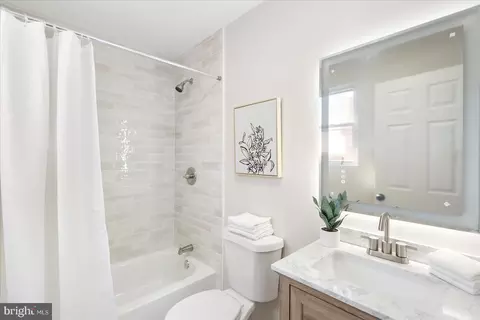Bath - 5218 Cuthbert Ave, Baltimore, MD 21215 photo 3 of 6