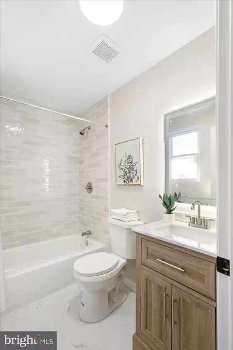 Bath - 5218 Cuthbert Ave, Baltimore, MD 21215 photo 4 of 6
