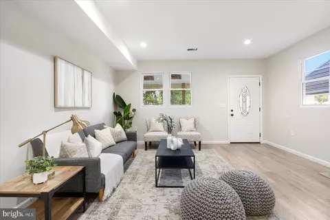 Living - 5218 Cuthbert Ave, Baltimore, MD 21215 photo 2 of 3
