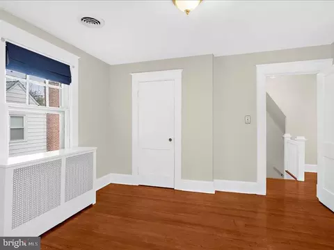 Bedroom - 307 E Lake Ave, Baltimore, MD 21212 photo 6 of 8