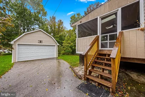 Exterior - 307 E Lake Ave, Baltimore, MD 21212 photo 6 of 11
