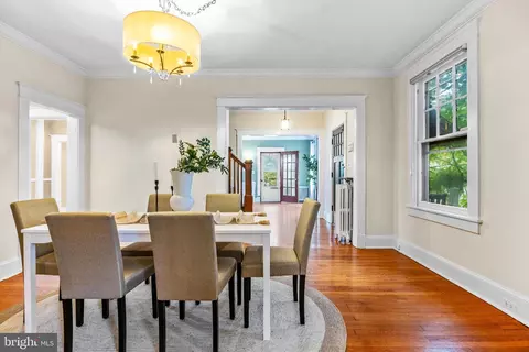 Dining - 307 E Lake Ave, Baltimore, MD 21212 photo 2 of 4