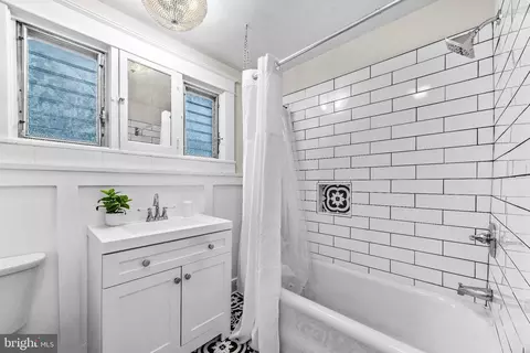 Bath - 307 E Lake Ave, Baltimore, MD 21212 photo 3 of 4