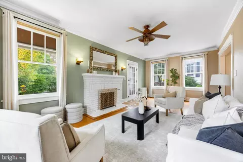 Living - 307 E Lake Ave, Baltimore, MD 21212 photo 1 of 4