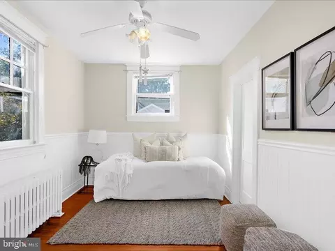 Bedroom - 307 E Lake Ave, Baltimore, MD 21212 photo 1 of 8
